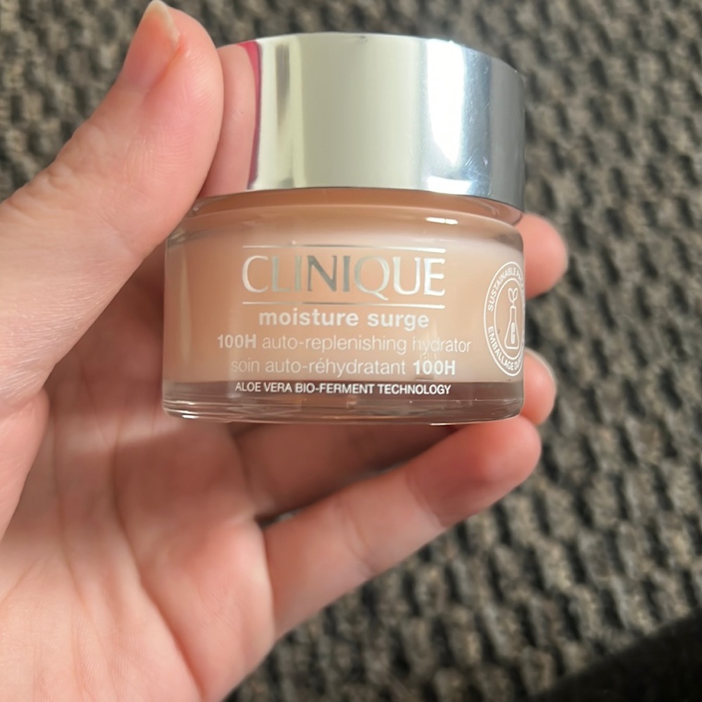 Clinique moisture surge